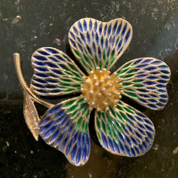 A SIGNED VINTAGE BROOCH, "J.J." ON THE REVERSE, MEASURING ABOUT 2 1/4" - Picture 3 of 3